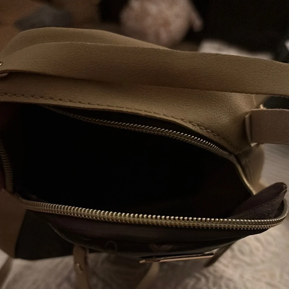 Unbranded Stylish Beige and Black Women's purse - Picture 2 of 4